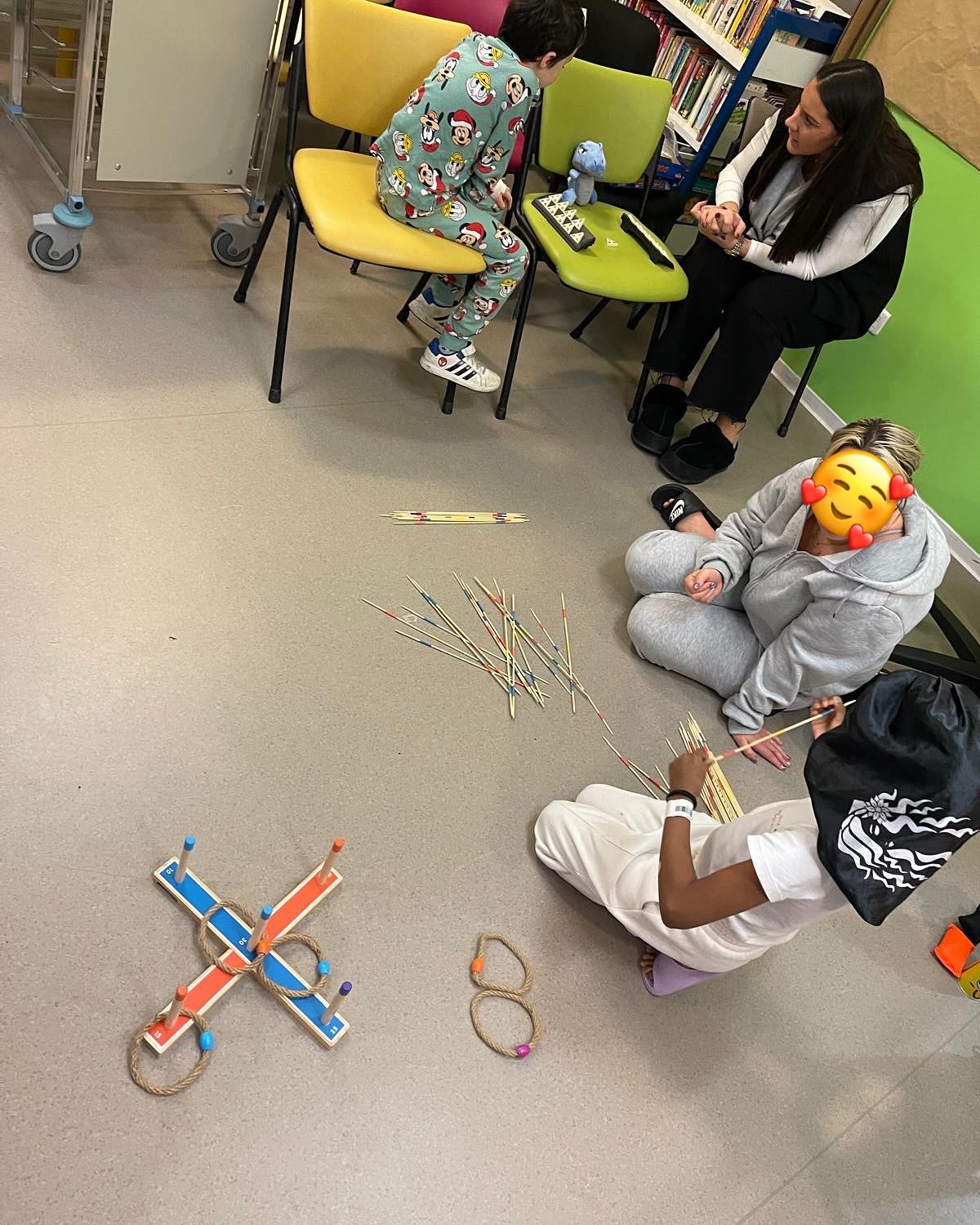 Jeux et activités avec les enfants hospitalisés