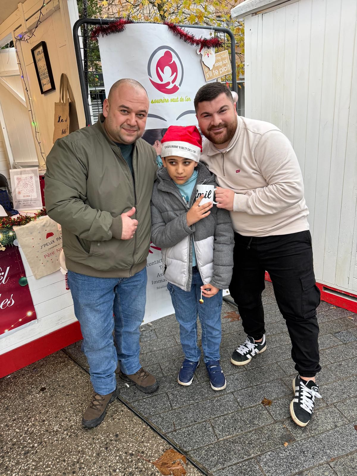 Notre stand au marché de Noël avec les bénévoles